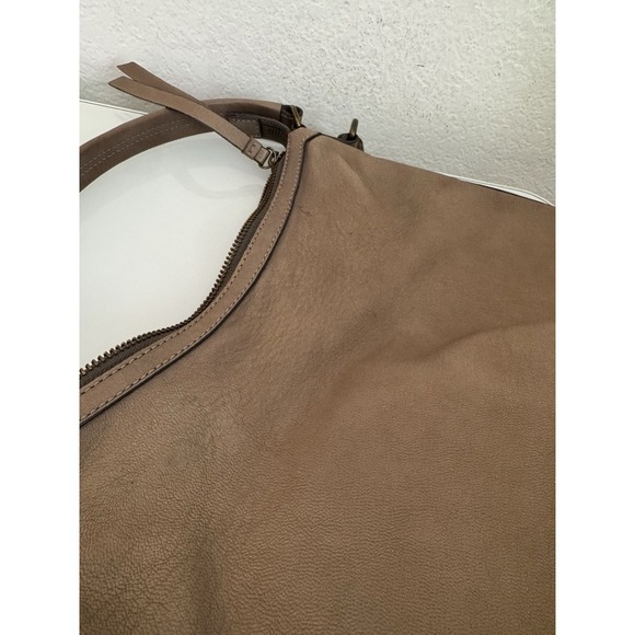 Frye CLAUDE HOBO Shoulder Bag Leather Light Brown 2 Strap Boho Western $398 NEW - Picture 16 of 16